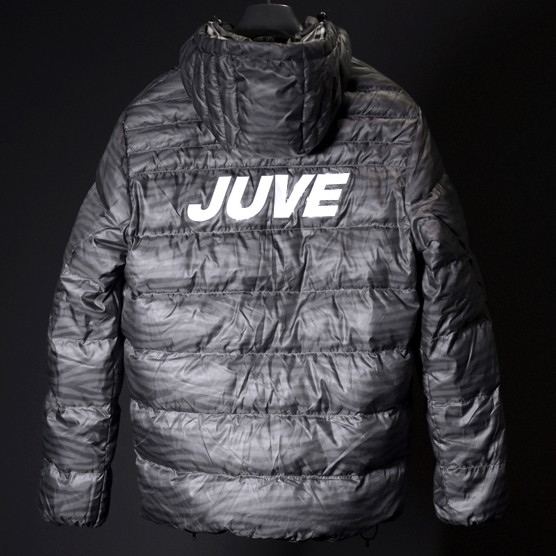 Giacca a vento con cappuccio Adidas ufficiale Juventus. Taglia M, veste L